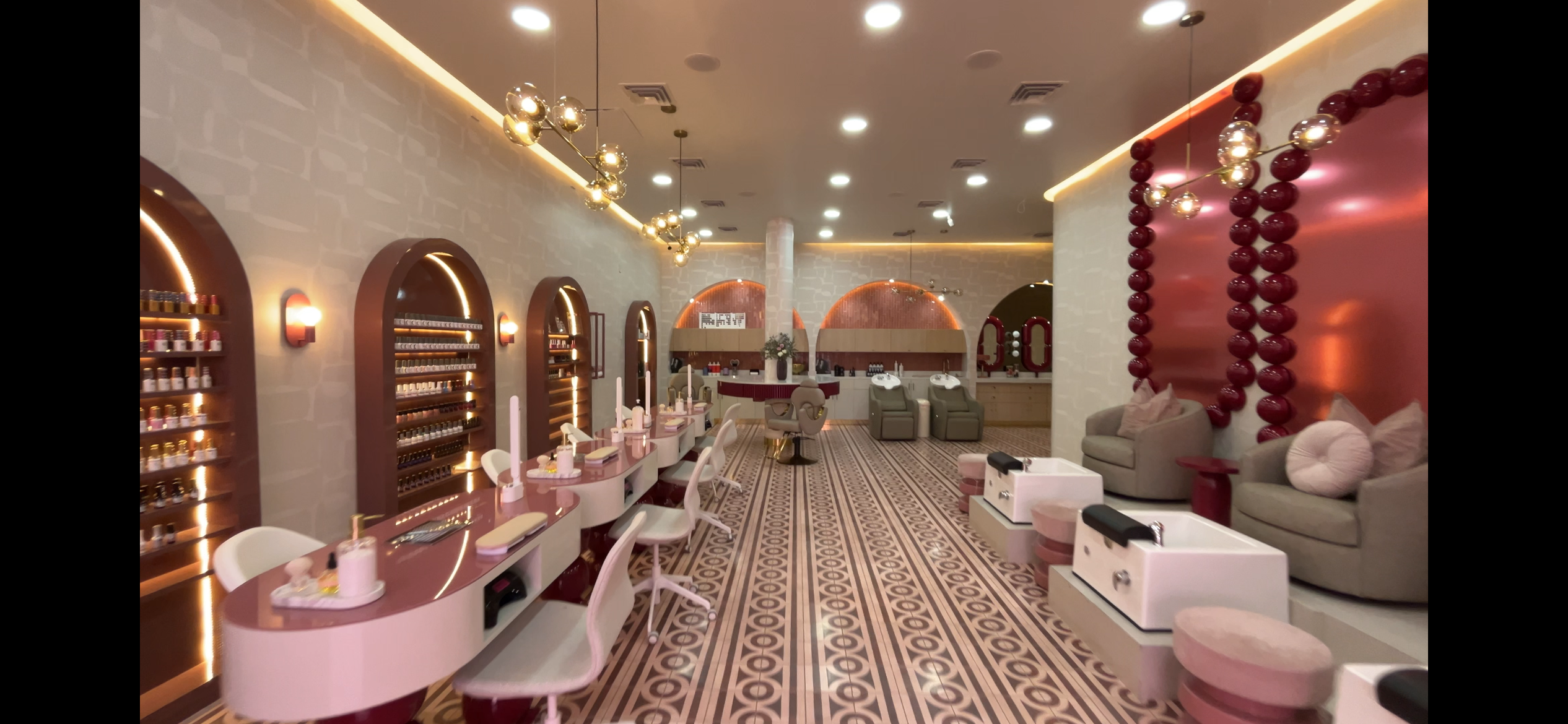 Interior de una sucursal Polish Me